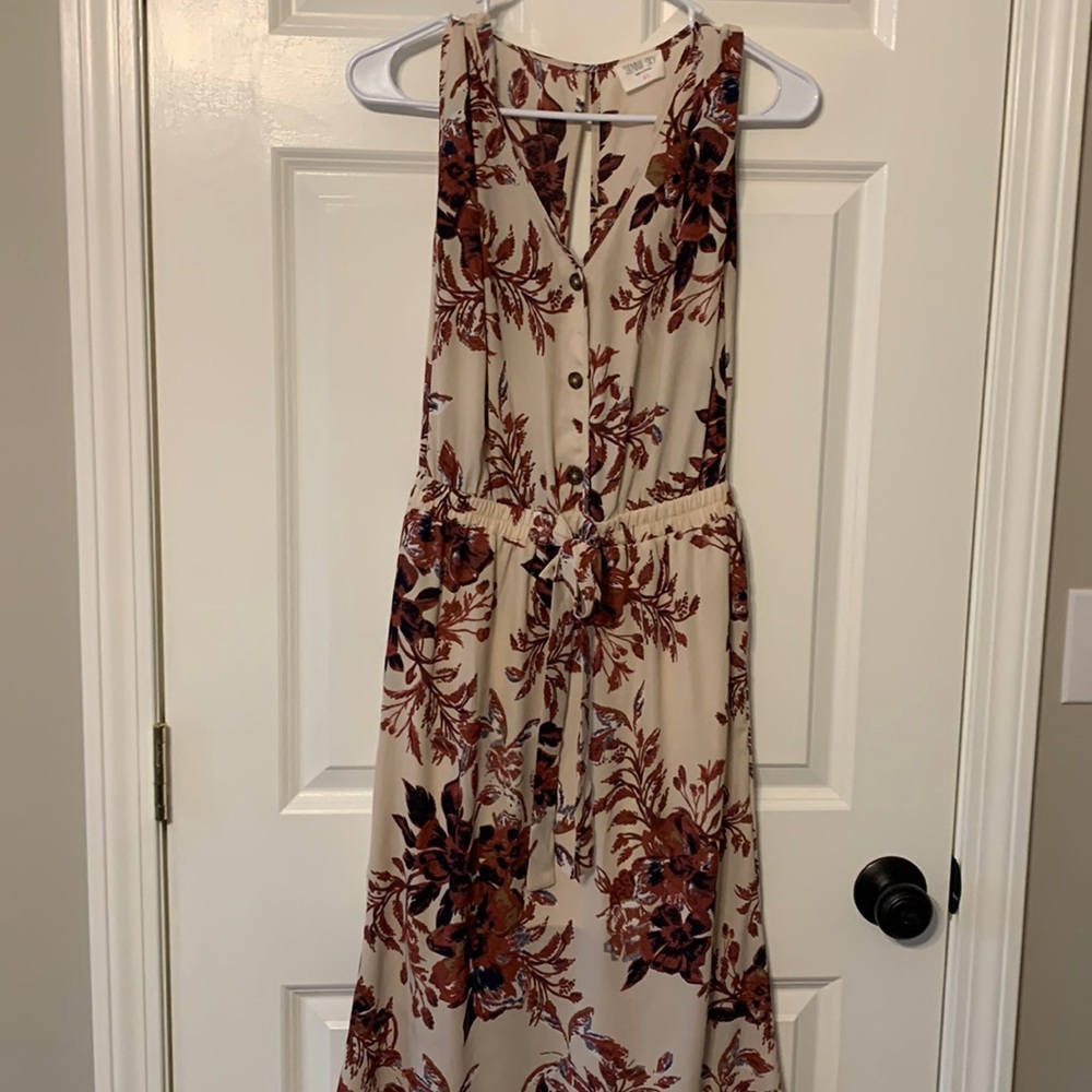 XS Siena Sky floral dress. Elastic waist button front. Short dress underneath